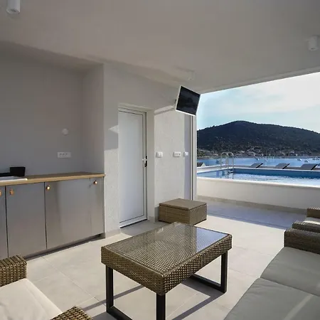 Adastra Villa *